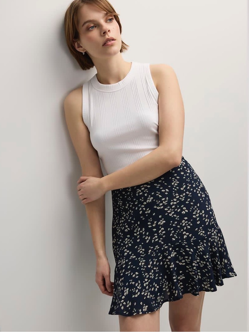 REITMANS - NWT - Floral Ruffle Hem Mini Skirt in Navy